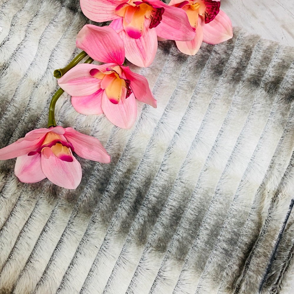 Luxury Faux Fur Throw - Grey